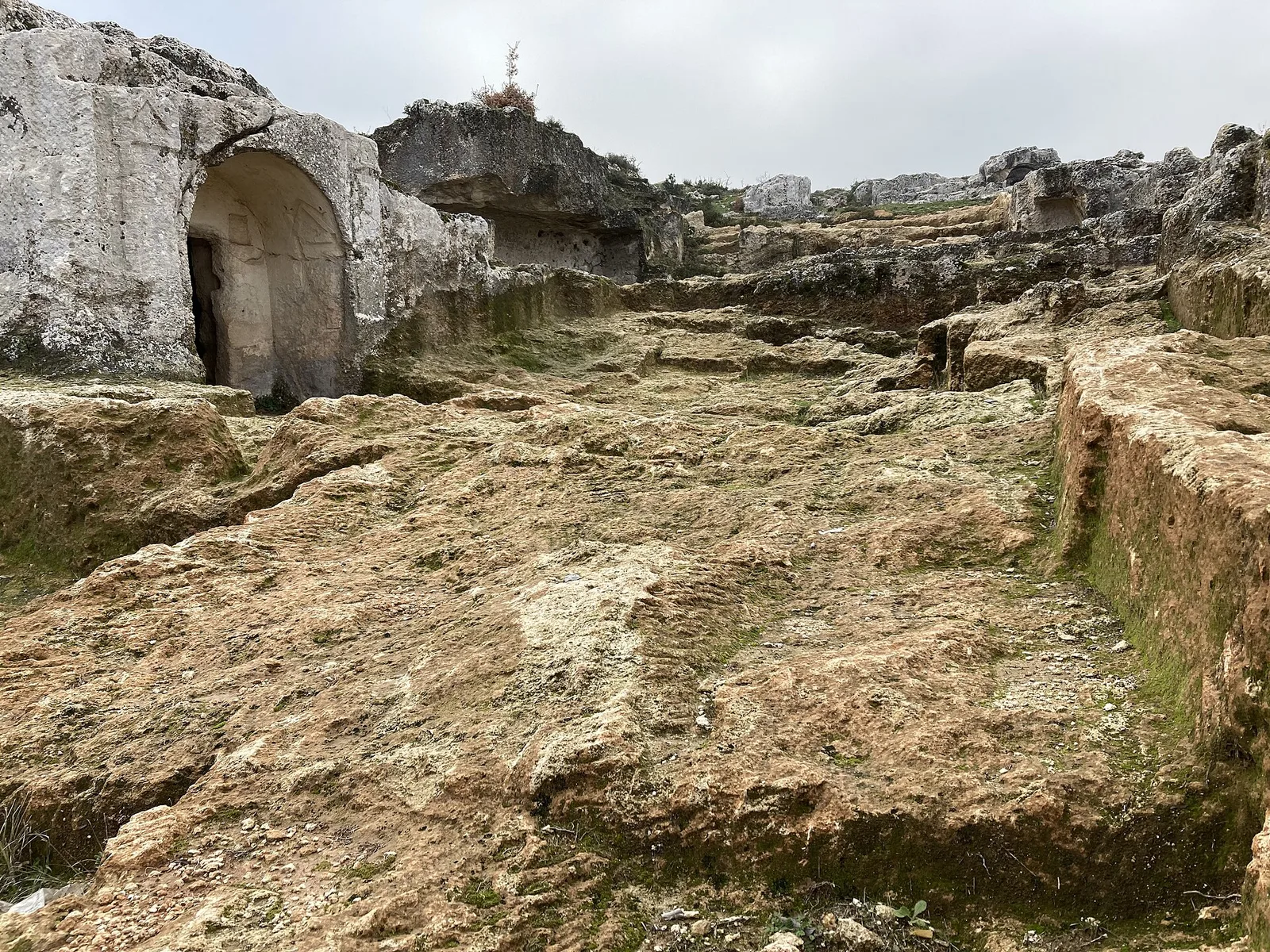 Hatay Altınözü Yunushanı Gelinler Dağı Nekropolü